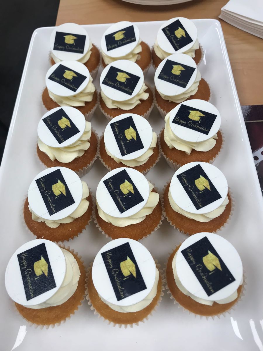 Money confidence graduation celebration cakes